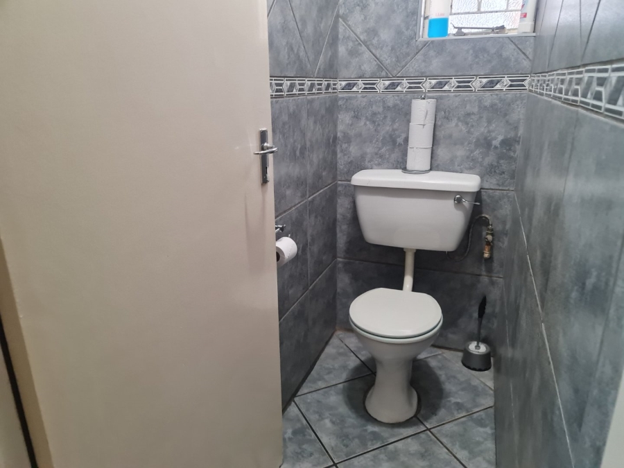 6 Bedroom Property for Sale in Protea Park North West